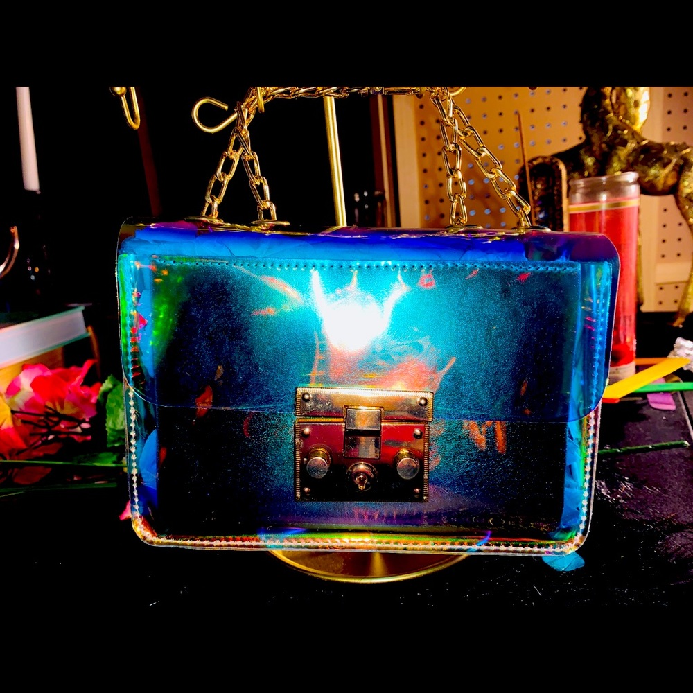 Aura Vibez compact purse with gold chain strap